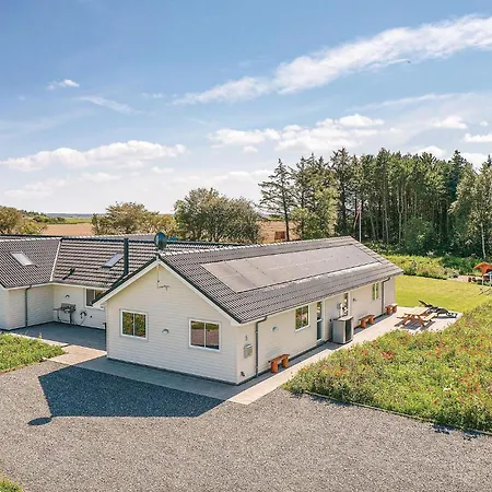 9 Bedroom Beautiful In Prázdninový dům Spottrup
