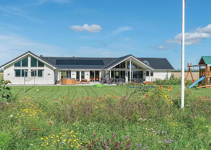 9 Bedroom Beautiful In Dom wakacyjny Spottrup
